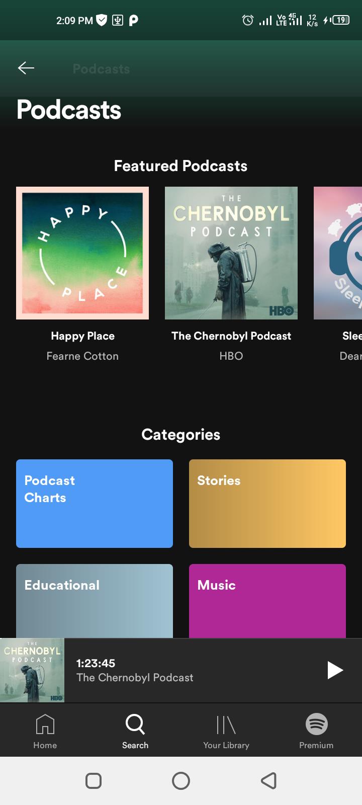Jak wyszukiwać, śledzić i pobierać podcasty w Spotify?